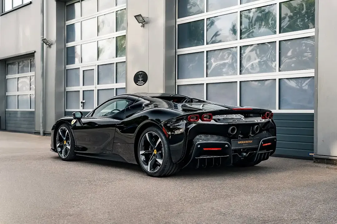 Ferrari SF90 Spider - Thumbnail 4