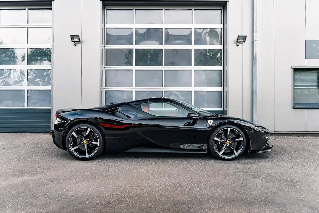Ferrari SF90 Spider - Thumbnail 6