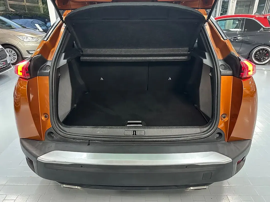 Peugeot 2008 GT - Thumbnail 11