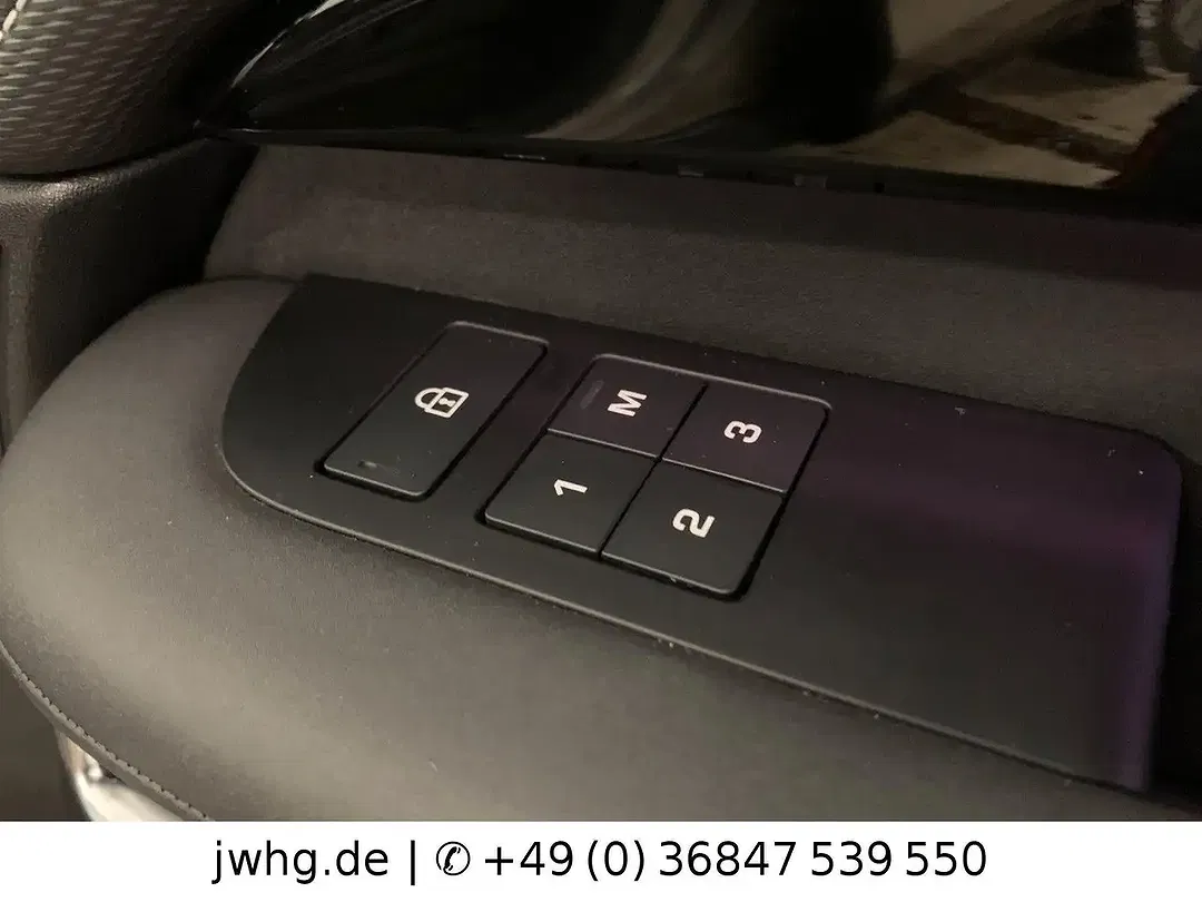 Land Rover Discovery R-Dynamic SE - Thumbnail 11