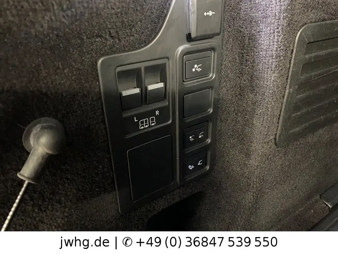 Land Rover Discovery R-Dynamic SE - Thumbnail 13