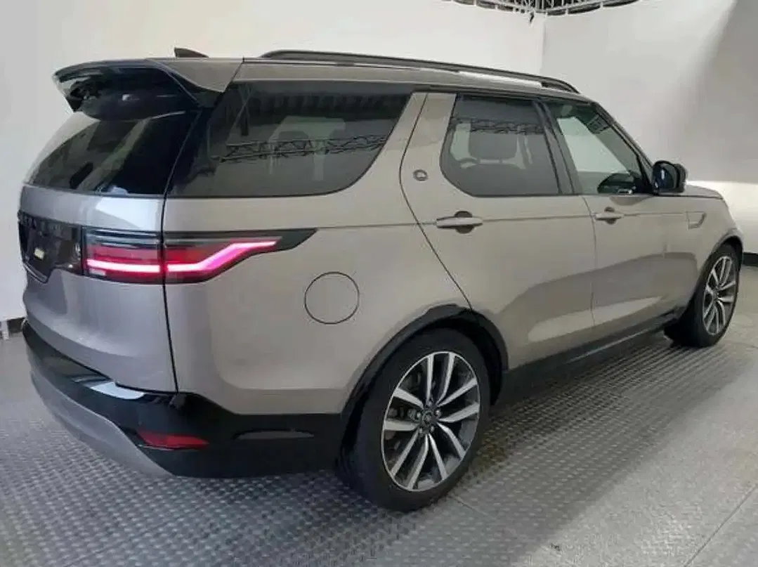 Land Rover Discovery R-Dynamic SE - Thumbnail 3