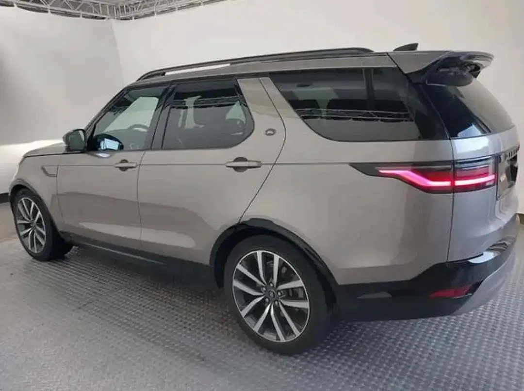 Land Rover Discovery R-Dynamic SE - Thumbnail 4