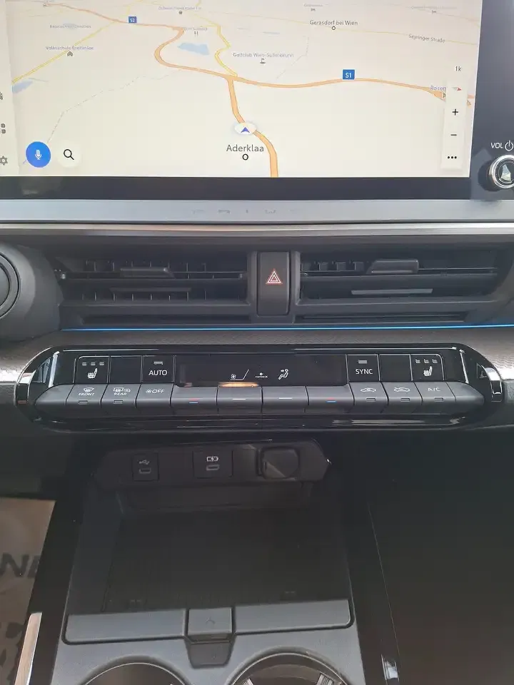 Toyota Prius VVT-i Hybrid PHEV Executive - Thumbnail 11