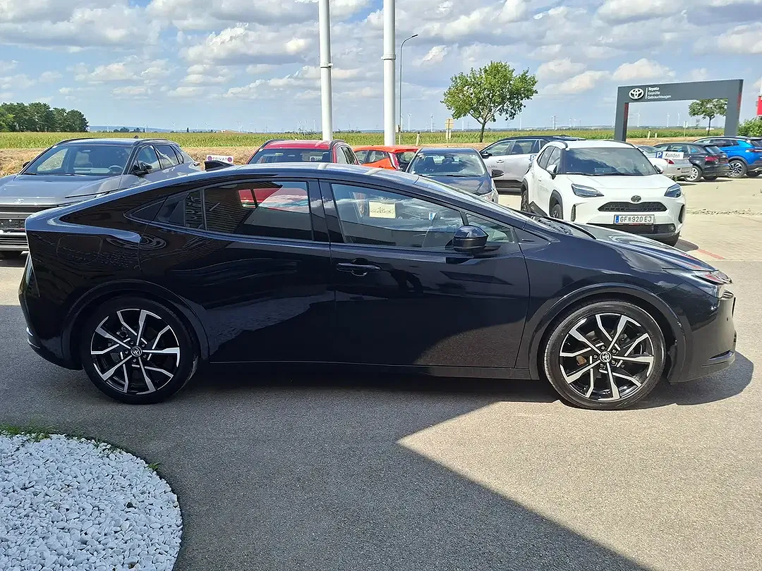 Toyota Prius VVT-i Hybrid PHEV Executive - Thumbnail 3