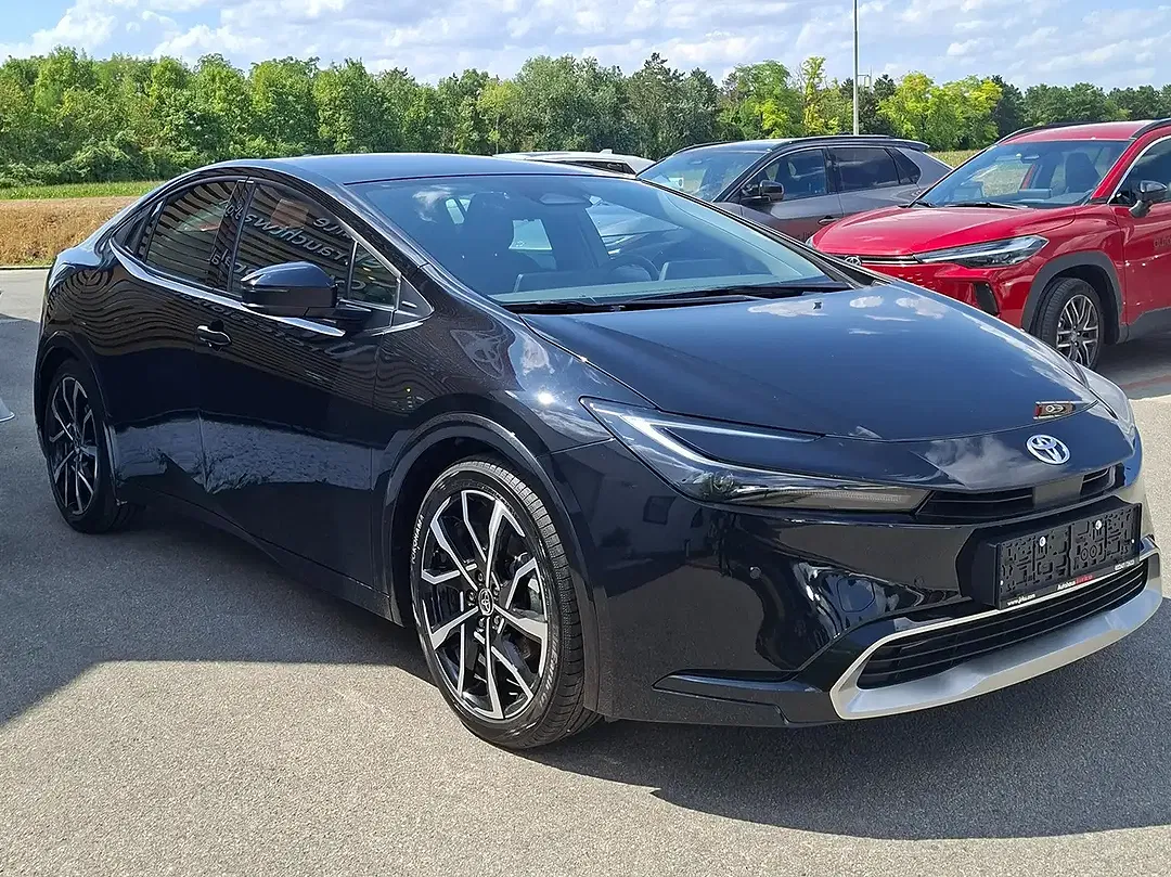 Toyota Prius VVT-i Hybrid PHEV Executive - Thumbnail 4