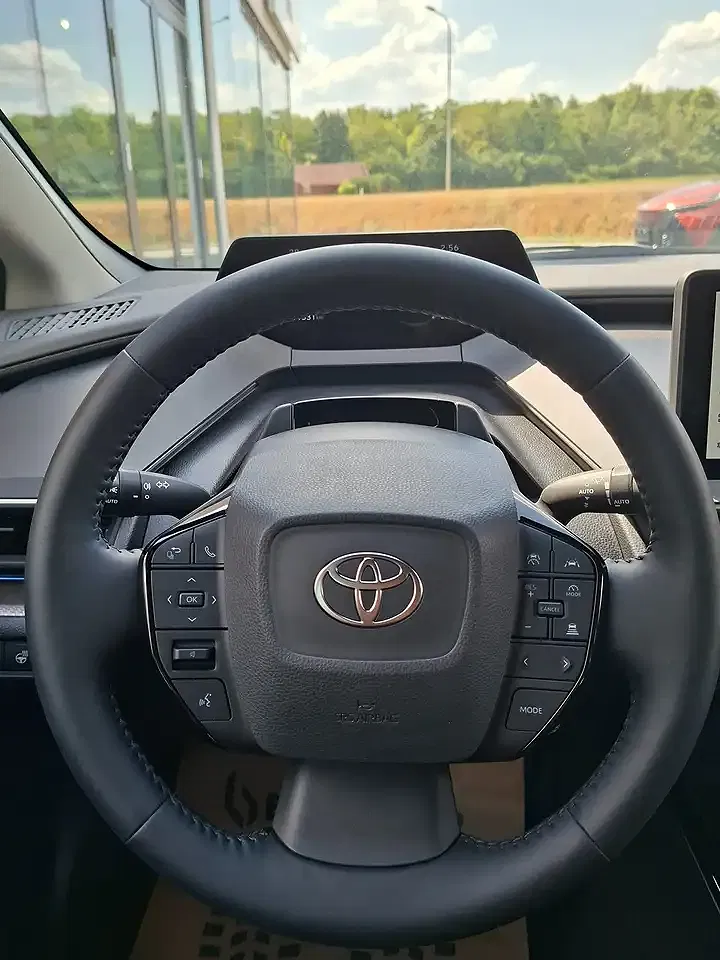 Toyota Prius VVT-i Hybrid PHEV Executive - Thumbnail 6