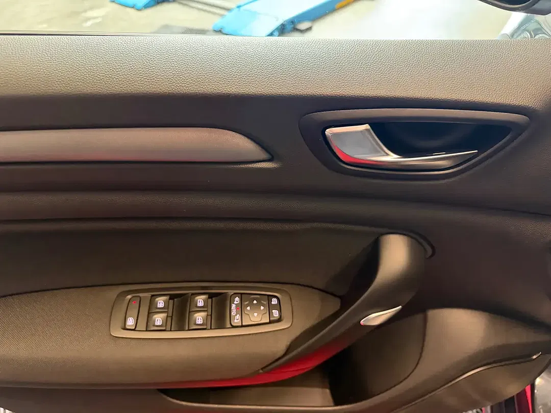Renault Megane TCe Limited - Thumbnail 13