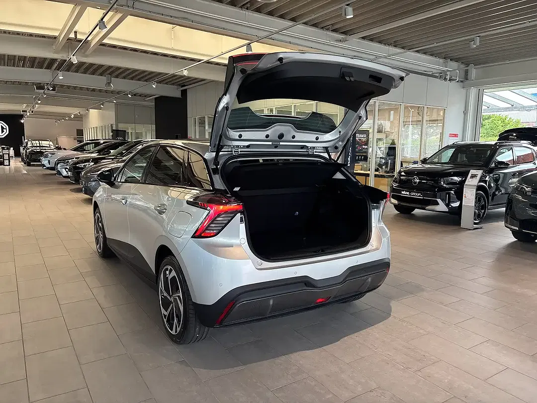 MG MG4 Premium - Thumbnail 7