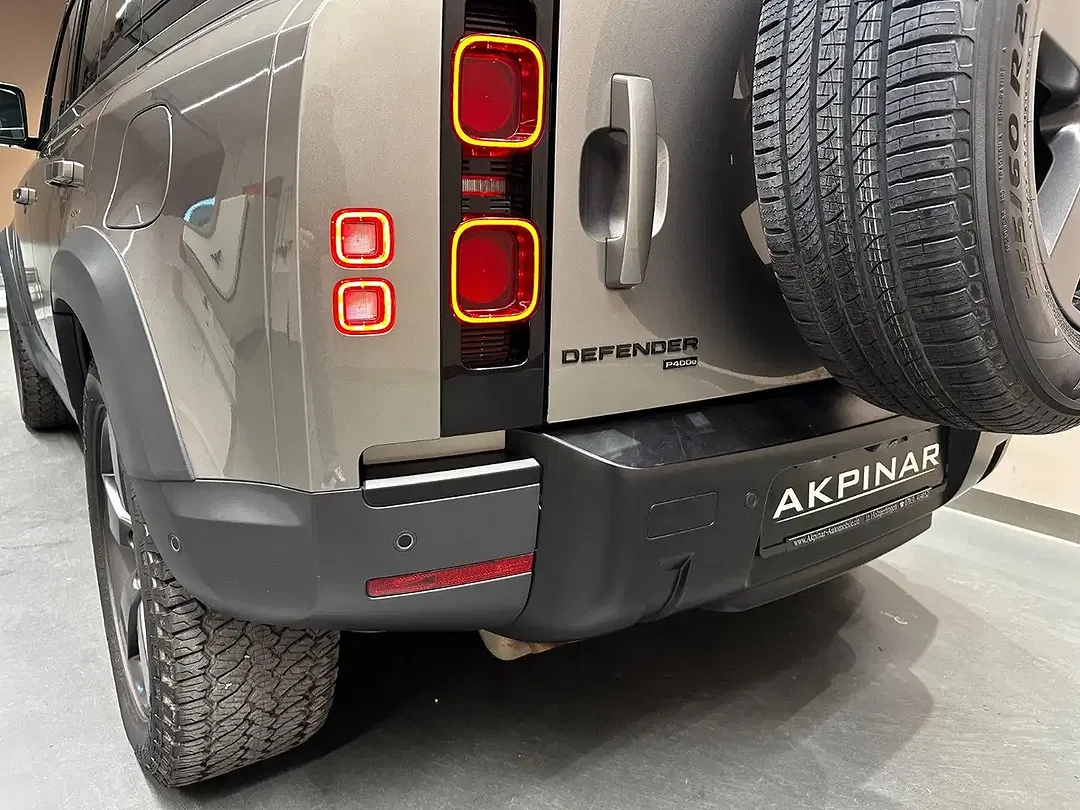 Land Rover Defender P400e 110 SE - Thumbnail 6