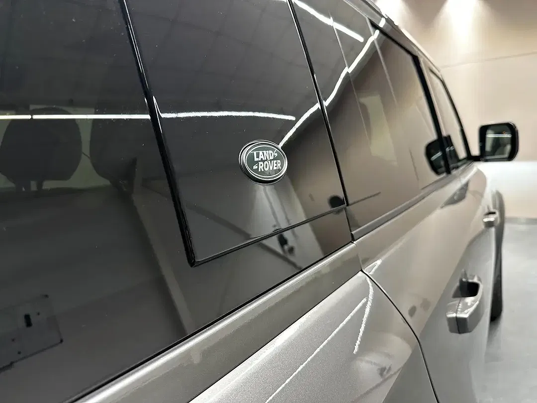 Land Rover Defender P400e 110 SE - Thumbnail 8