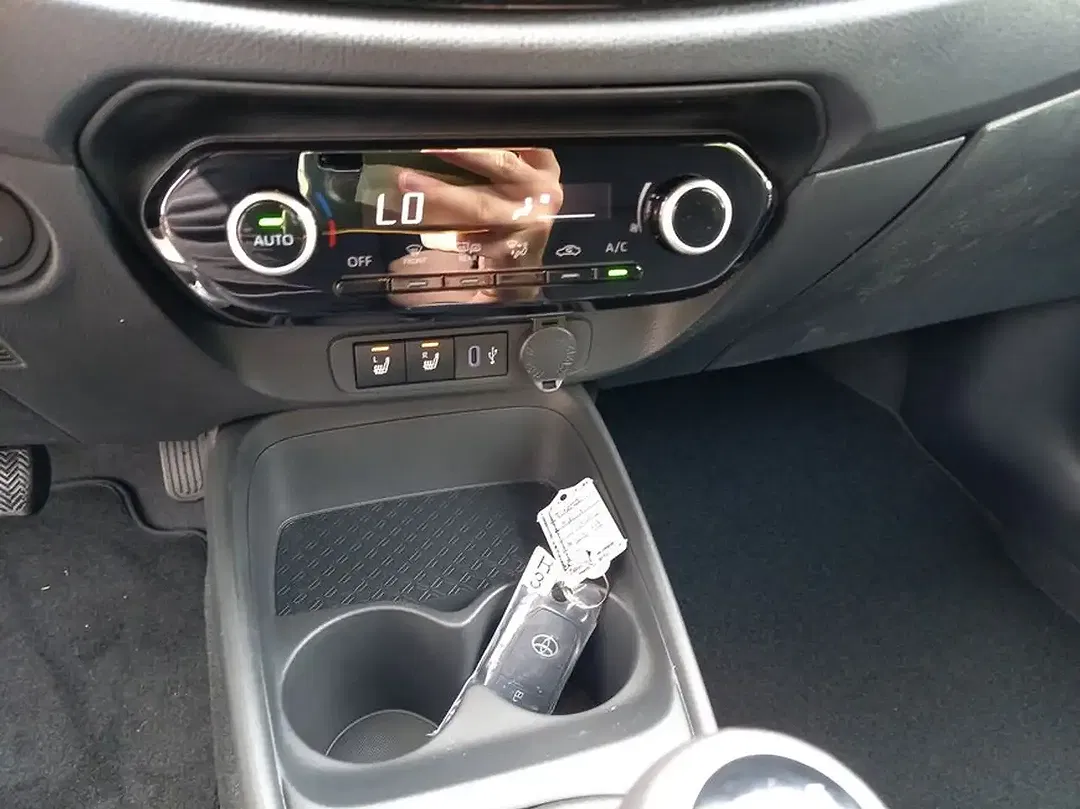Toyota Aygo X Business Edition - Thumbnail 13
