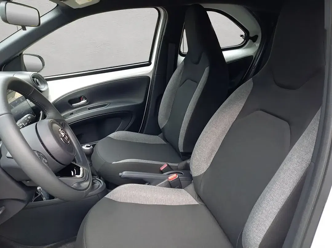 Toyota Aygo X Business Edition - Thumbnail 9