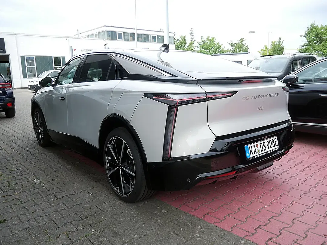 DS Automobiles N°8 - Thumbnail 5