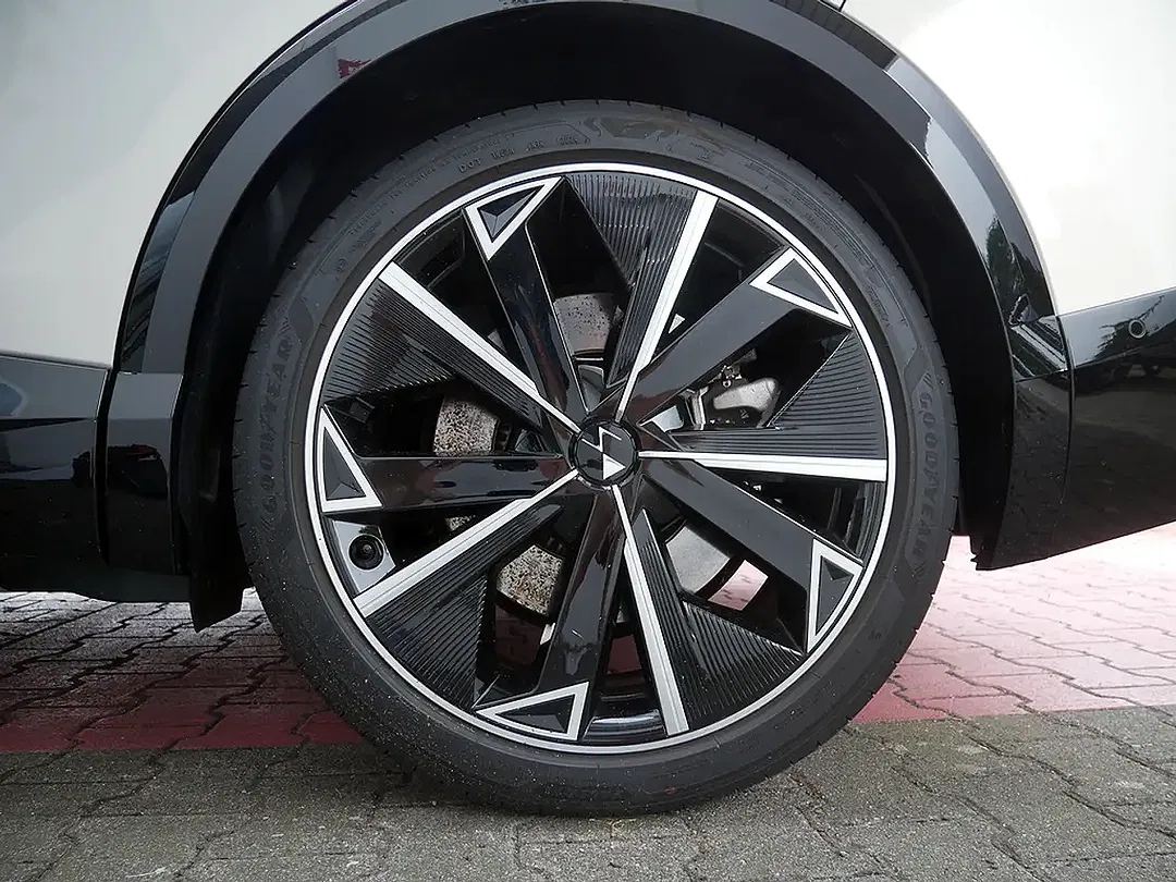 DS Automobiles N°8 - Thumbnail 6