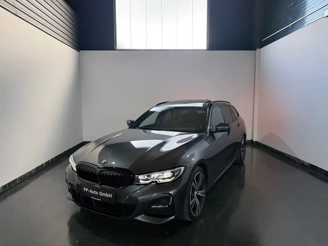 BMW 320 xDrive M Sport - Thumbnail 2