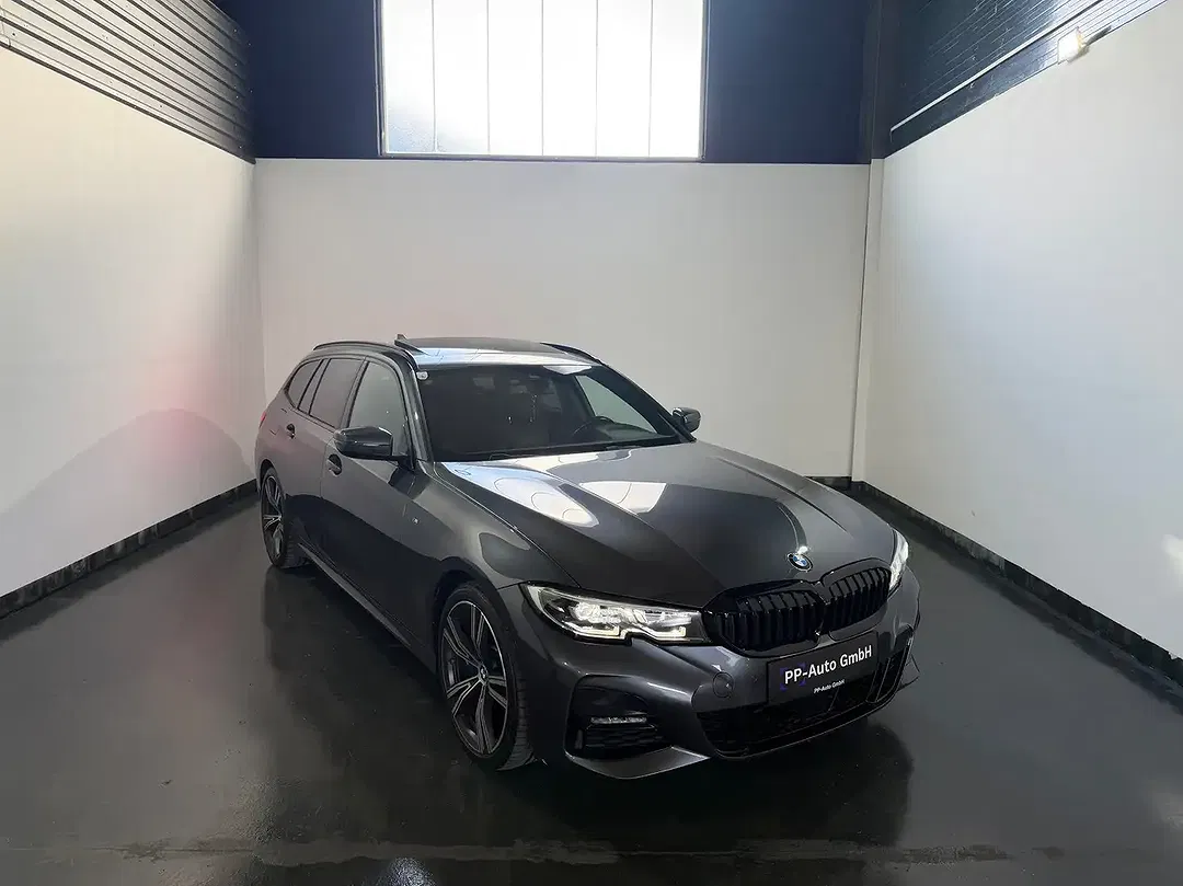 BMW 320 xDrive M Sport - Thumbnail 3