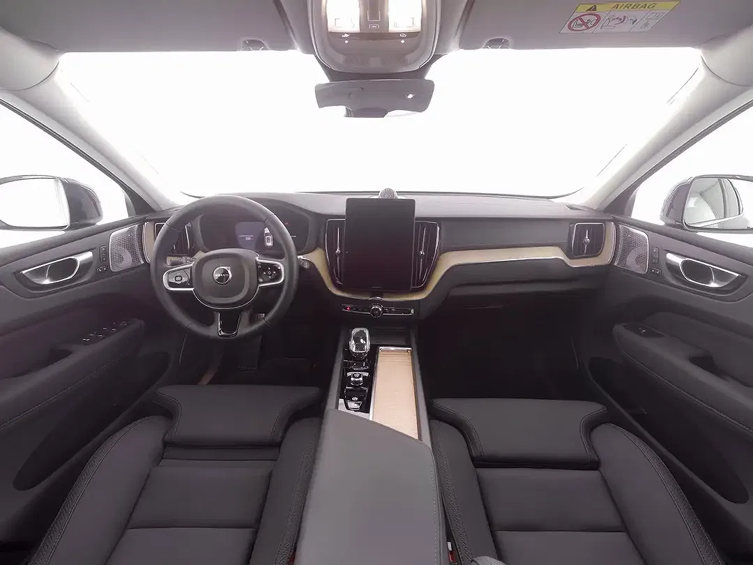 Volvo XC60 T8 AWD Ultra Bright - Thumbnail 3