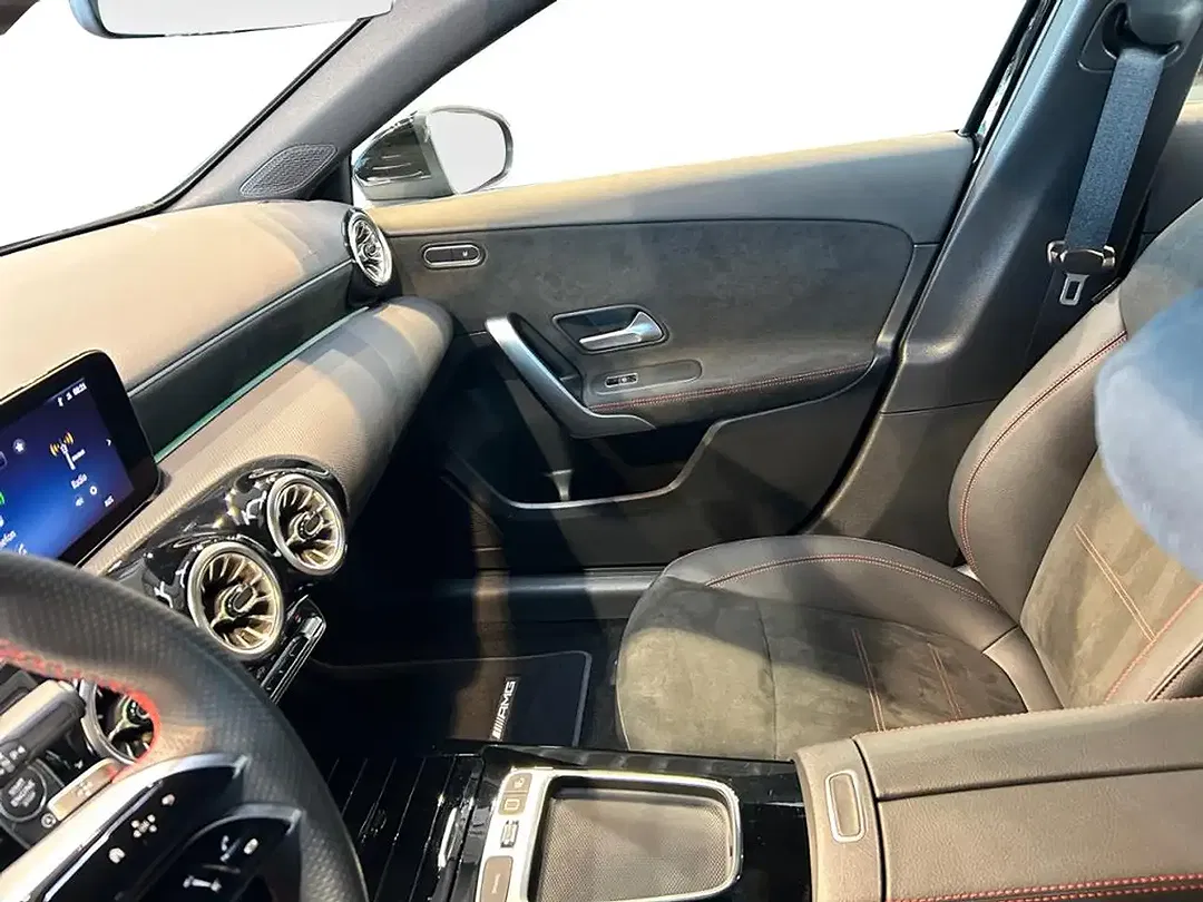 Mercedes-Benz A 200 AMG MBUX - Thumbnail 4