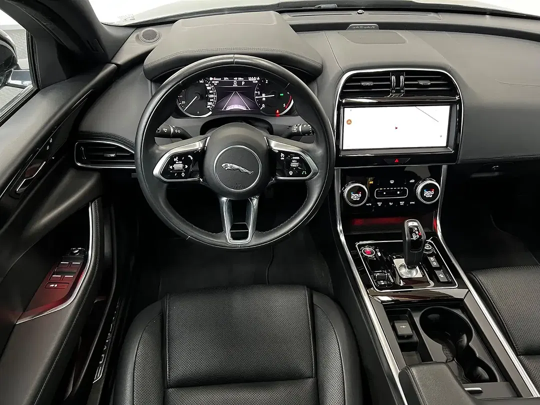 Jaguar XE 4x4 S - Thumbnail 11