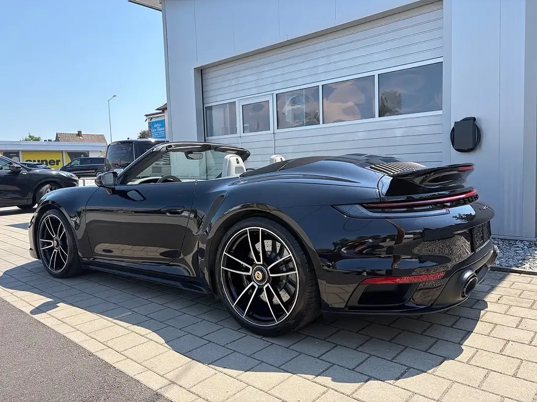 Porsche 911 Turbo S Cabriolet - Thumbnail 3