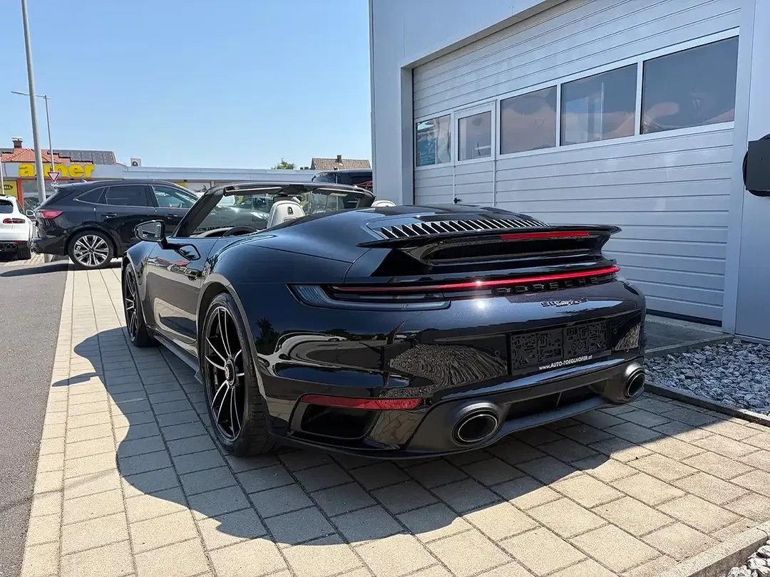 Porsche 911 Turbo S Cabriolet - Thumbnail 4