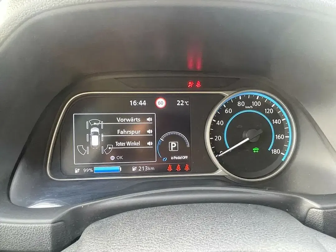 Nissan Leaf Tekna - Thumbnail 11