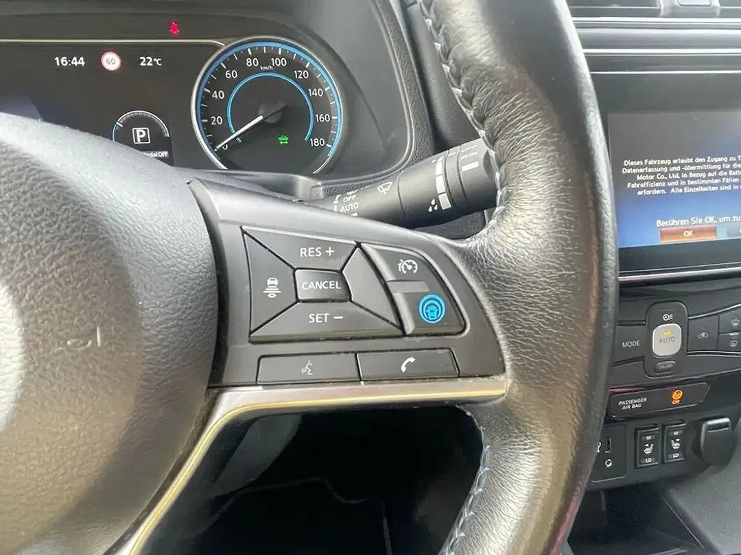 Nissan Leaf Tekna - Thumbnail 12