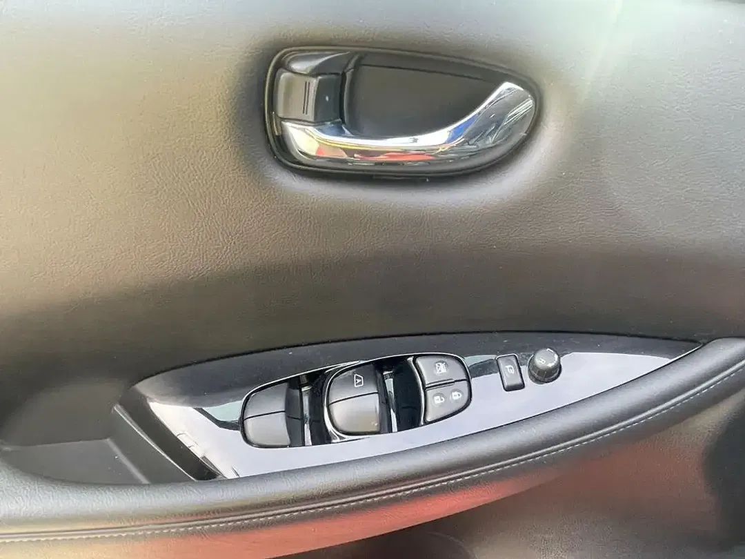 Nissan Leaf Tekna - Thumbnail 9