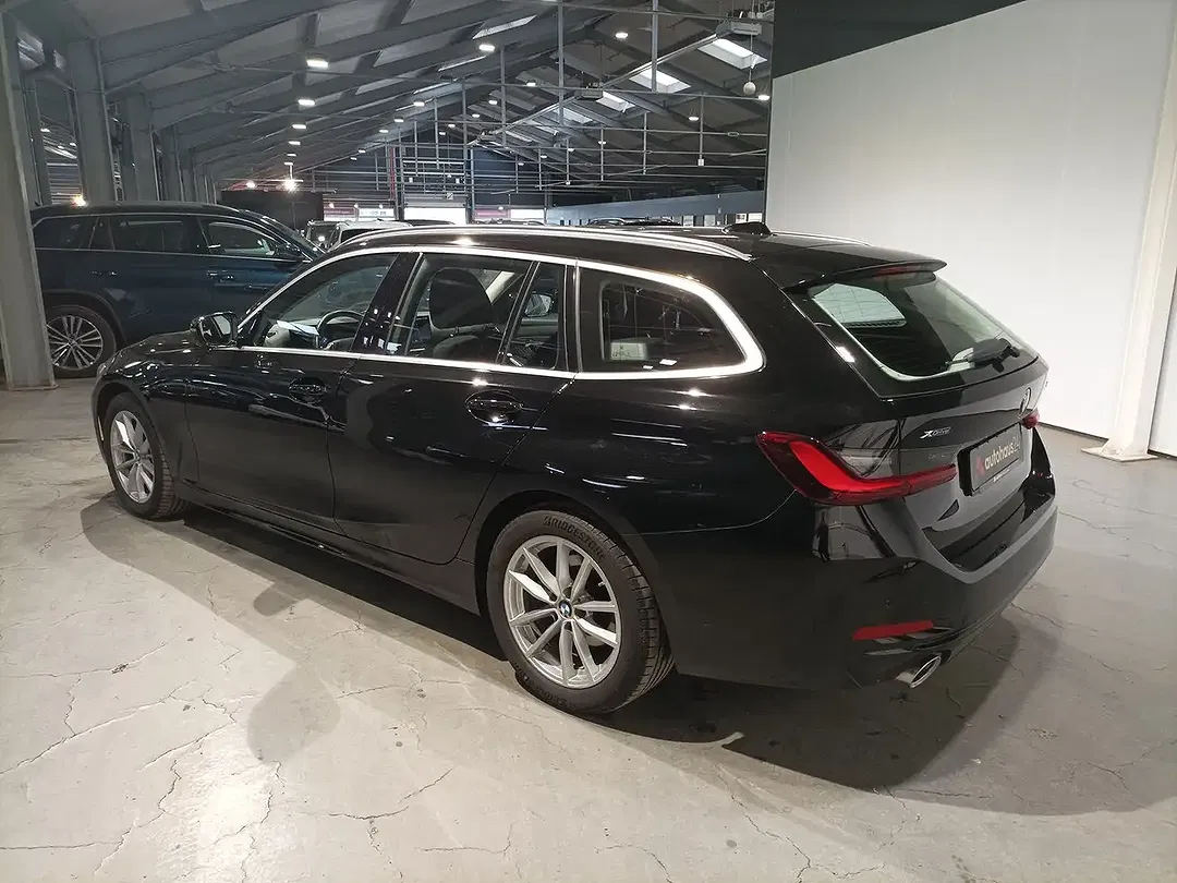 BMW 320 xDrive - Thumbnail 4