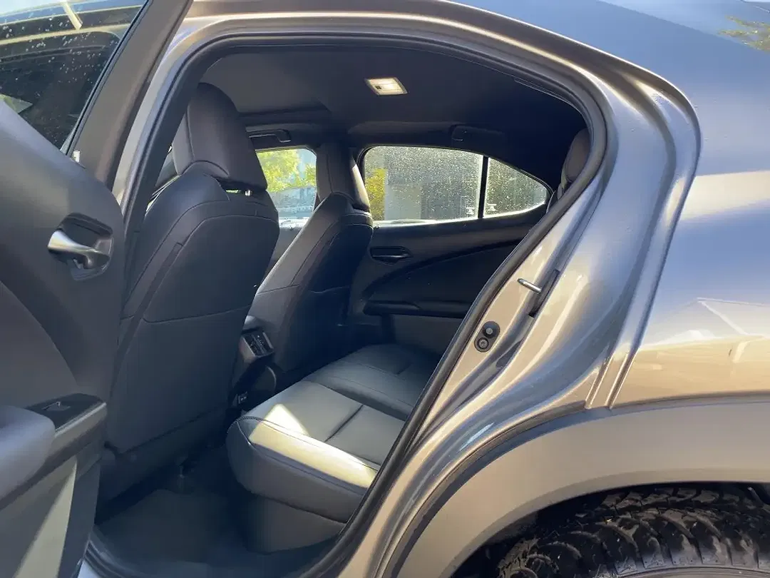 Lexus UX 250h Executive Line - Thumbnail 12