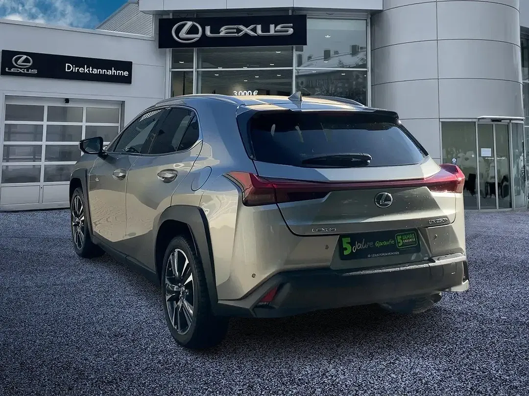 Lexus UX 250h Executive Line - Thumbnail 4