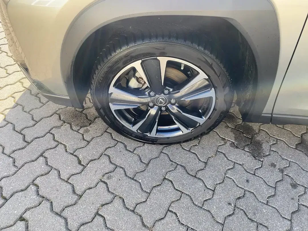 Lexus UX 250h Executive Line - Thumbnail 8