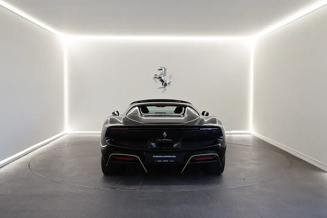 Ferrari 296 GTS Atelier - Thumbnail 6