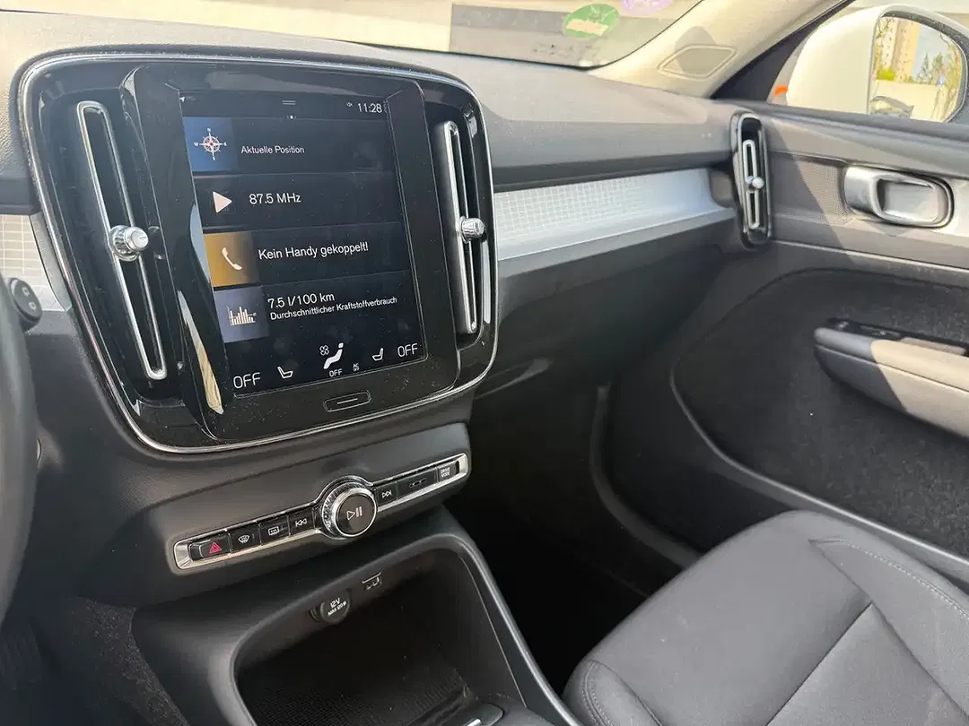 Volvo XC40 AUT Momentum Pro - foto 12
