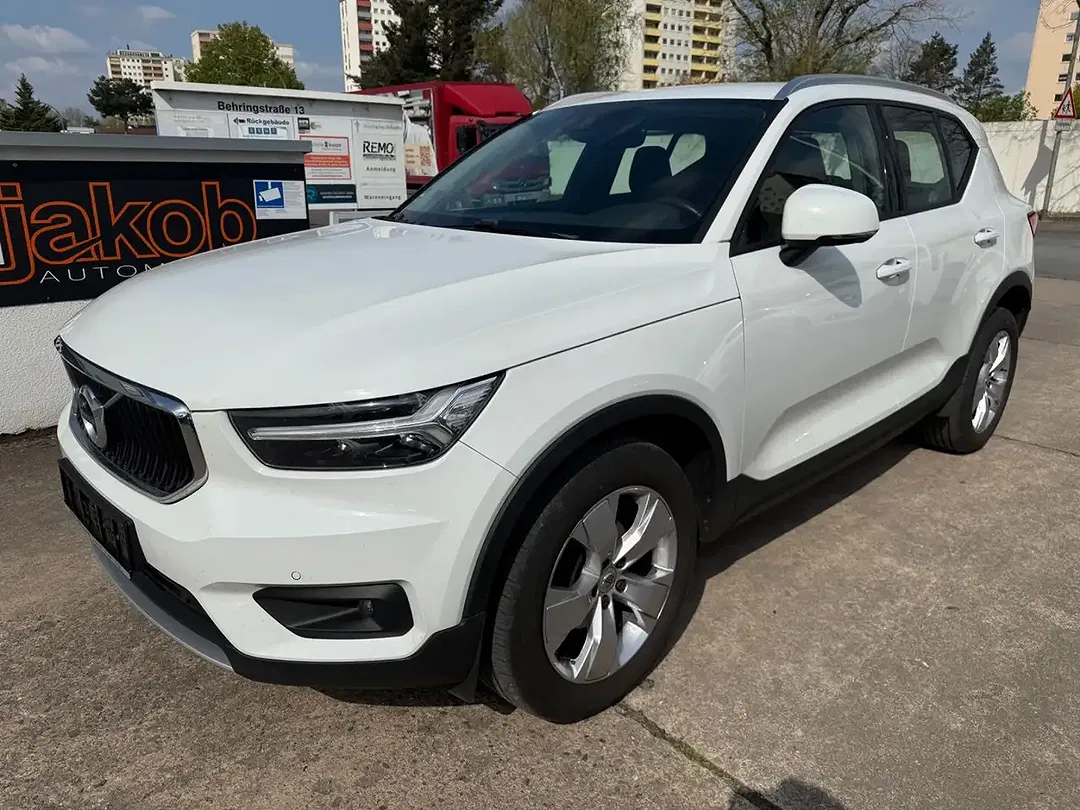 Volvo XC40 AUT Momentum Pro - Thumbnail 3