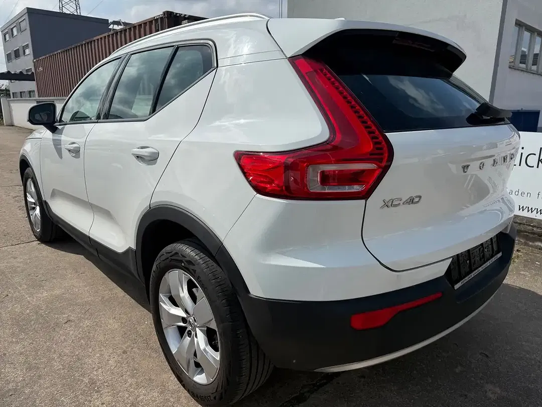 Volvo XC40 AUT Momentum Pro - Thumbnail 4