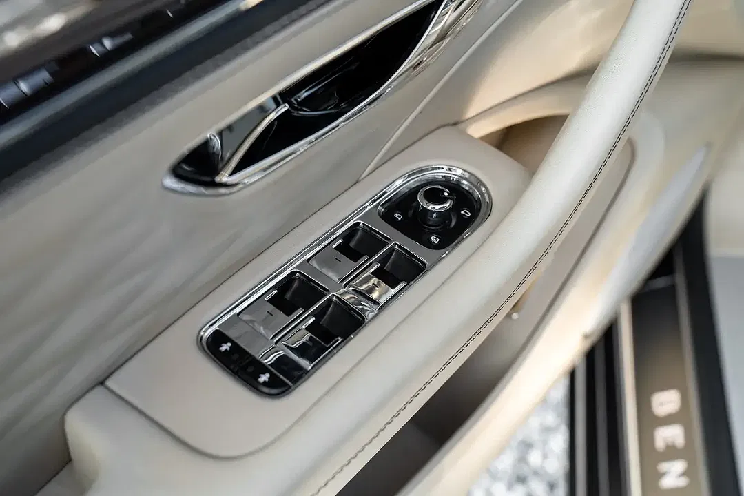 Bentley Flying Spur 4.0 V8 Azure - foto 15