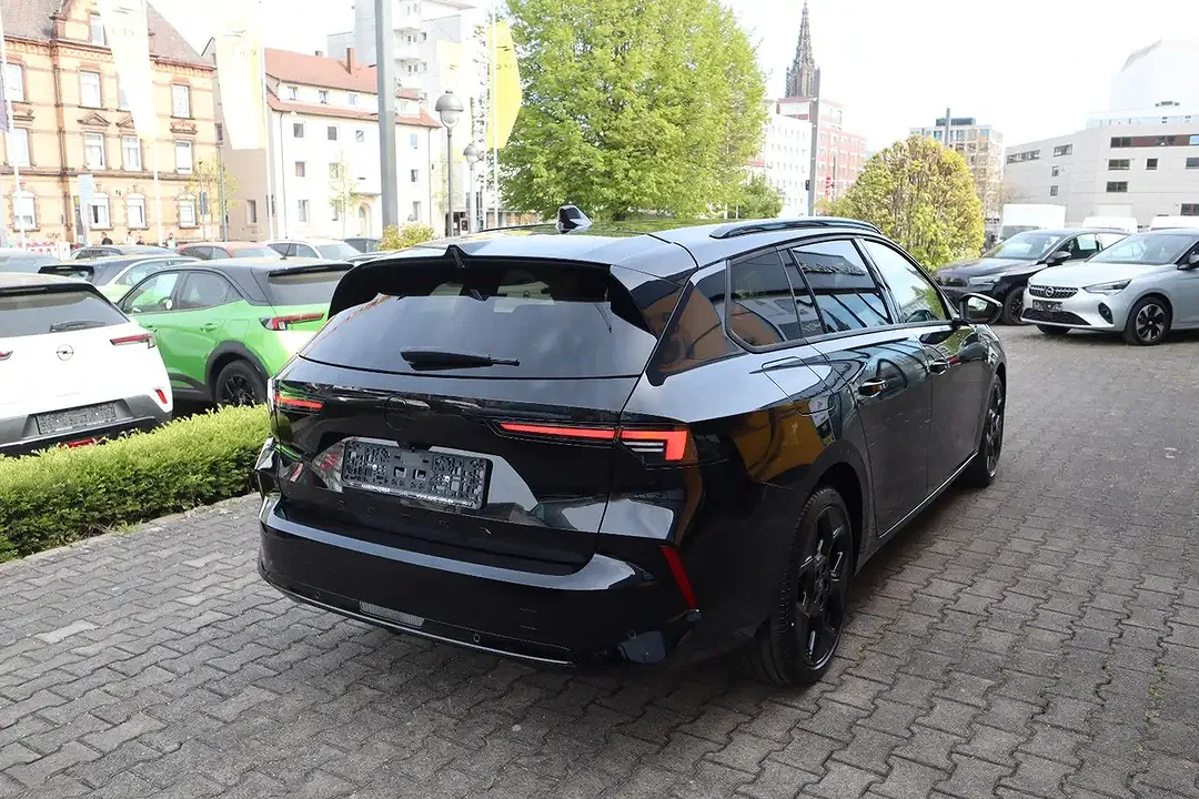 Opel Astra 1.5 D Ultimate - Thumbnail 2