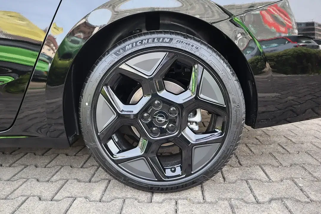 Opel Astra 1.5 D Ultimate - Thumbnail 4