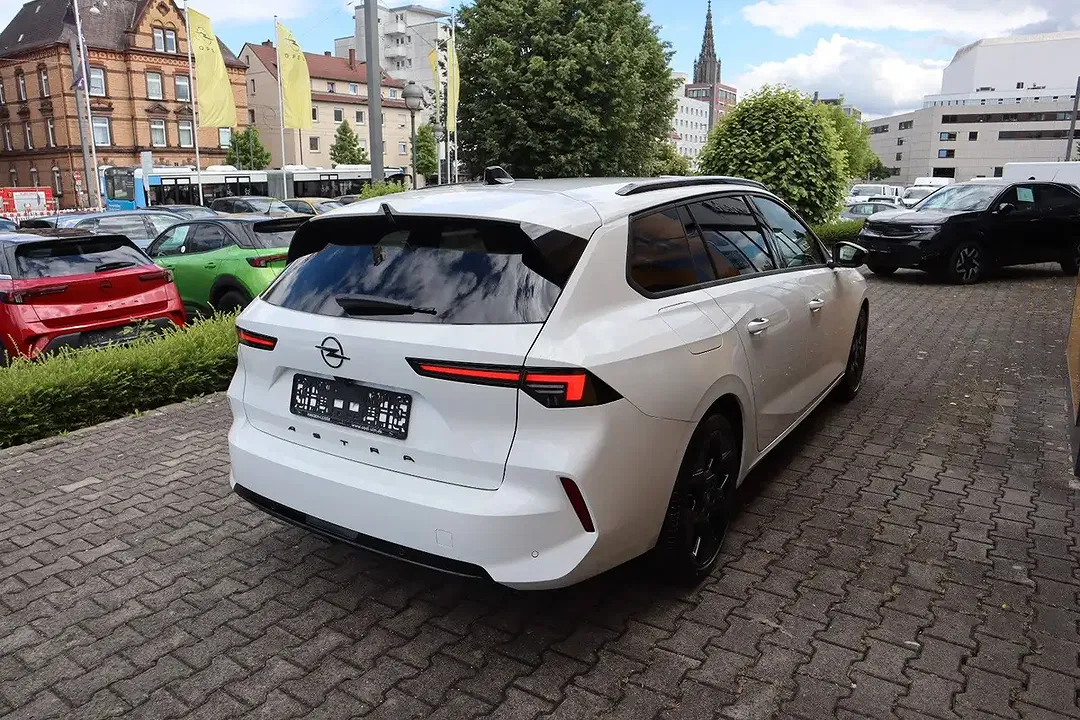 Opel Astra 1.5 D Ultimate - Thumbnail 2