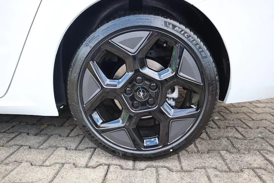 Opel Astra 1.5 D Ultimate - Thumbnail 4