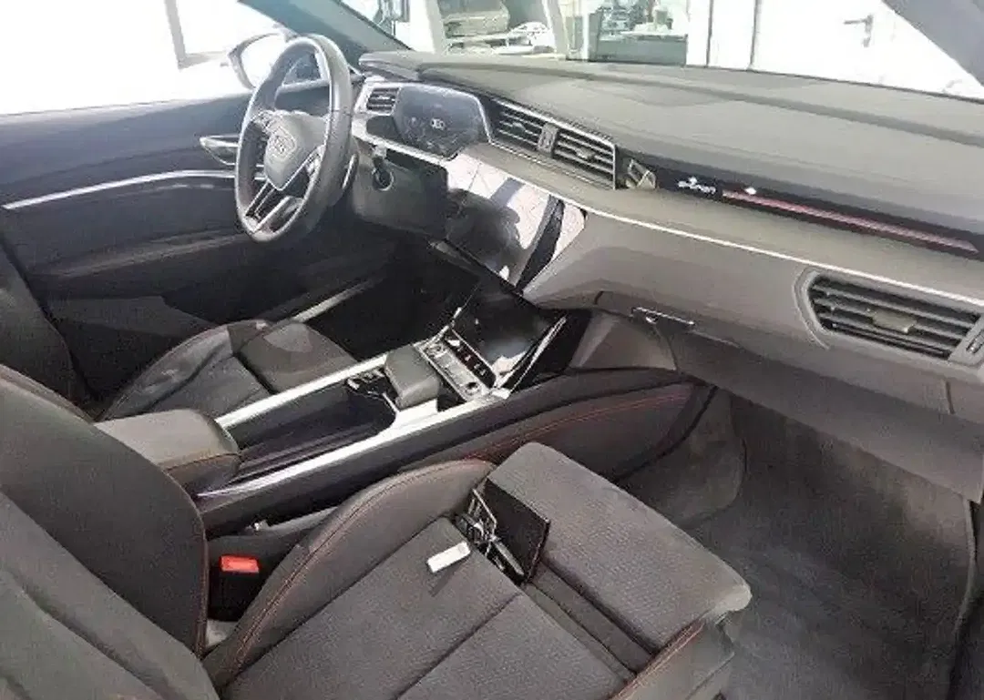 Audi Q8 e-tron 55 quattro S line - Thumbnail 3