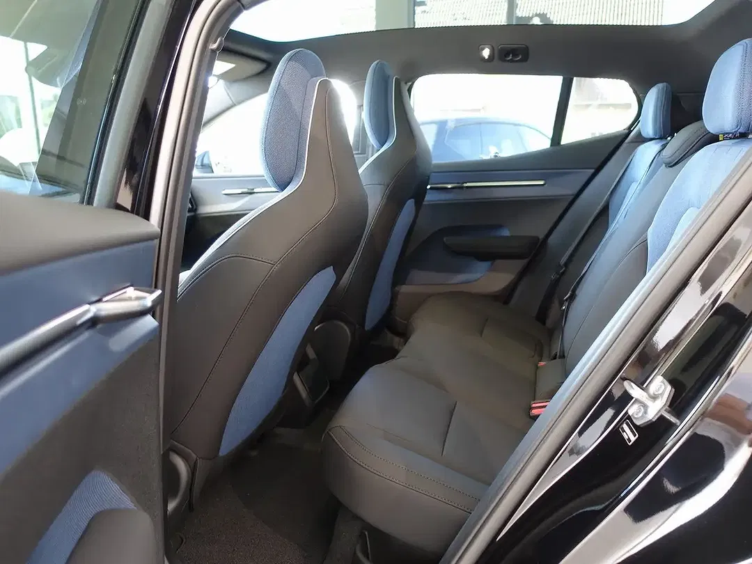 Volvo EX30 EV AWD Ultra - Thumbnail 10