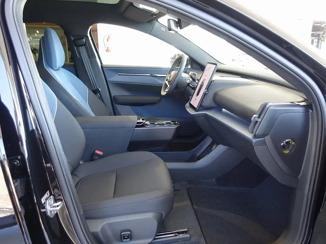 Volvo EX30 EV AWD Ultra - Thumbnail 8
