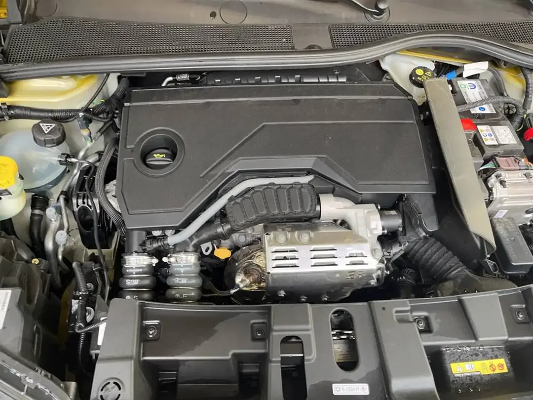 Jeep Avenger 1.2 e-Hybrid T3 MHEV Summit - foto 15