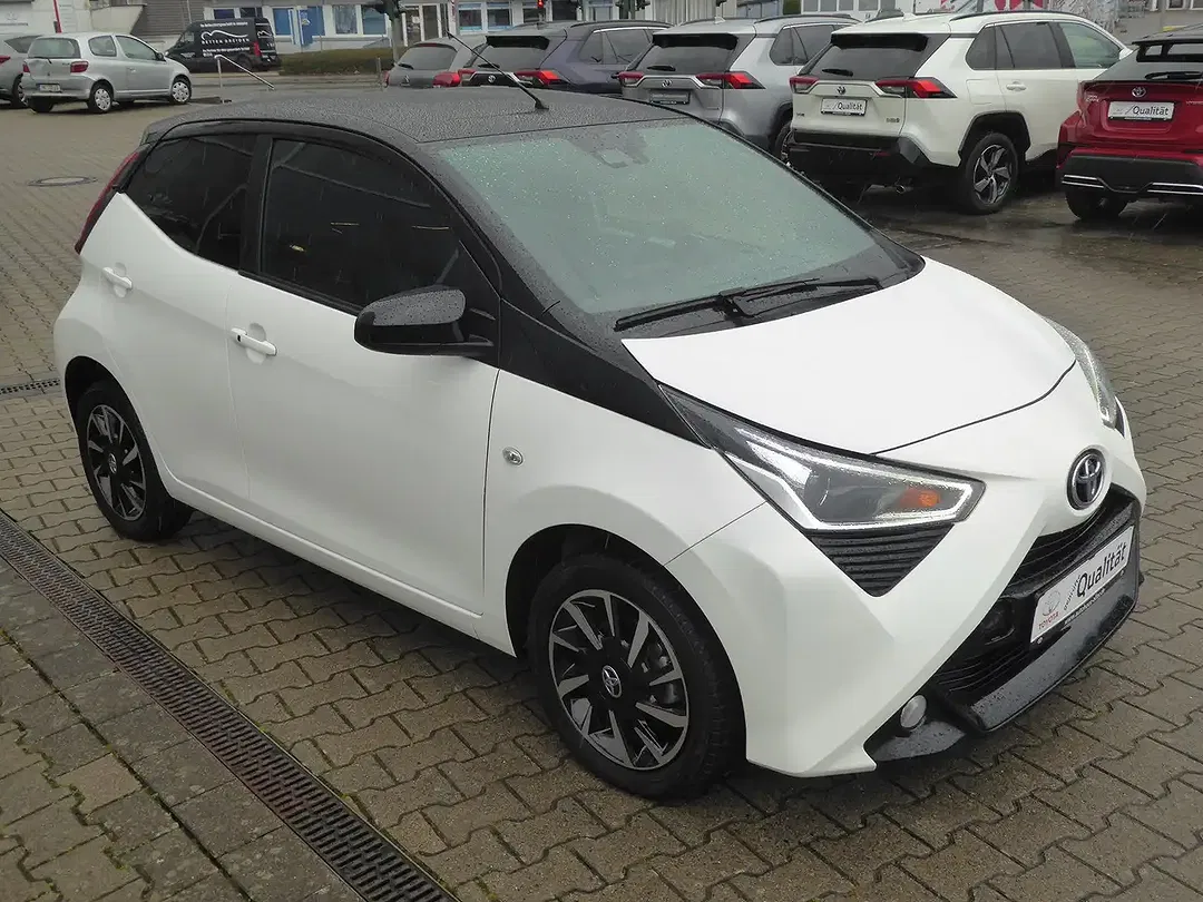Toyota Aygo - Thumbnail 3