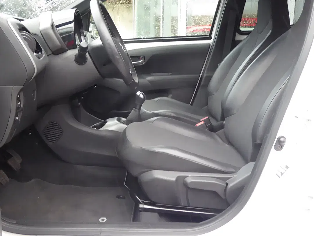 Toyota Aygo - Thumbnail 8