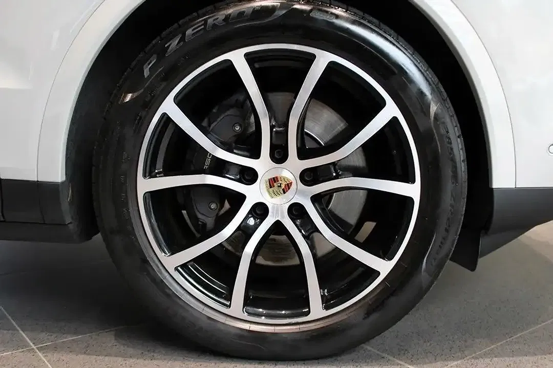 Porsche Cayenne E-Hybrid Coupe - Thumbnail 8