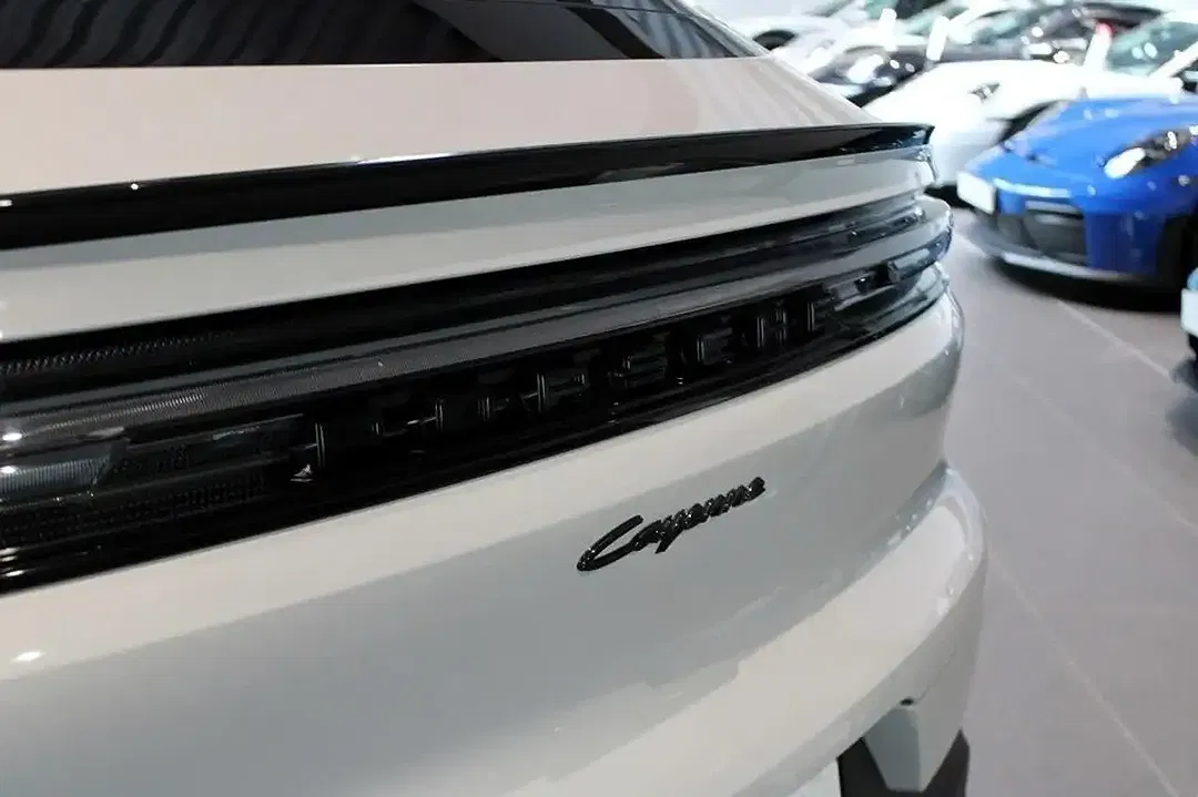 Porsche Cayenne E-Hybrid Coupe - Thumbnail 9